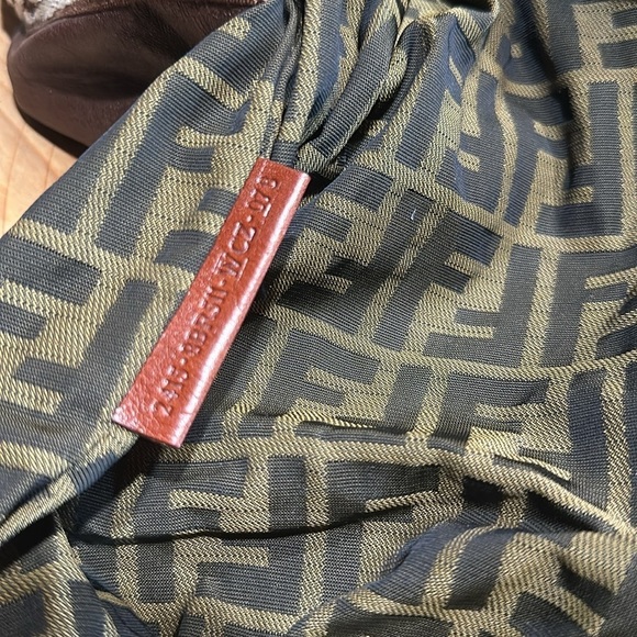 Large beaded fendi spy bag. Euc. Coa included - Picture 16 of 16